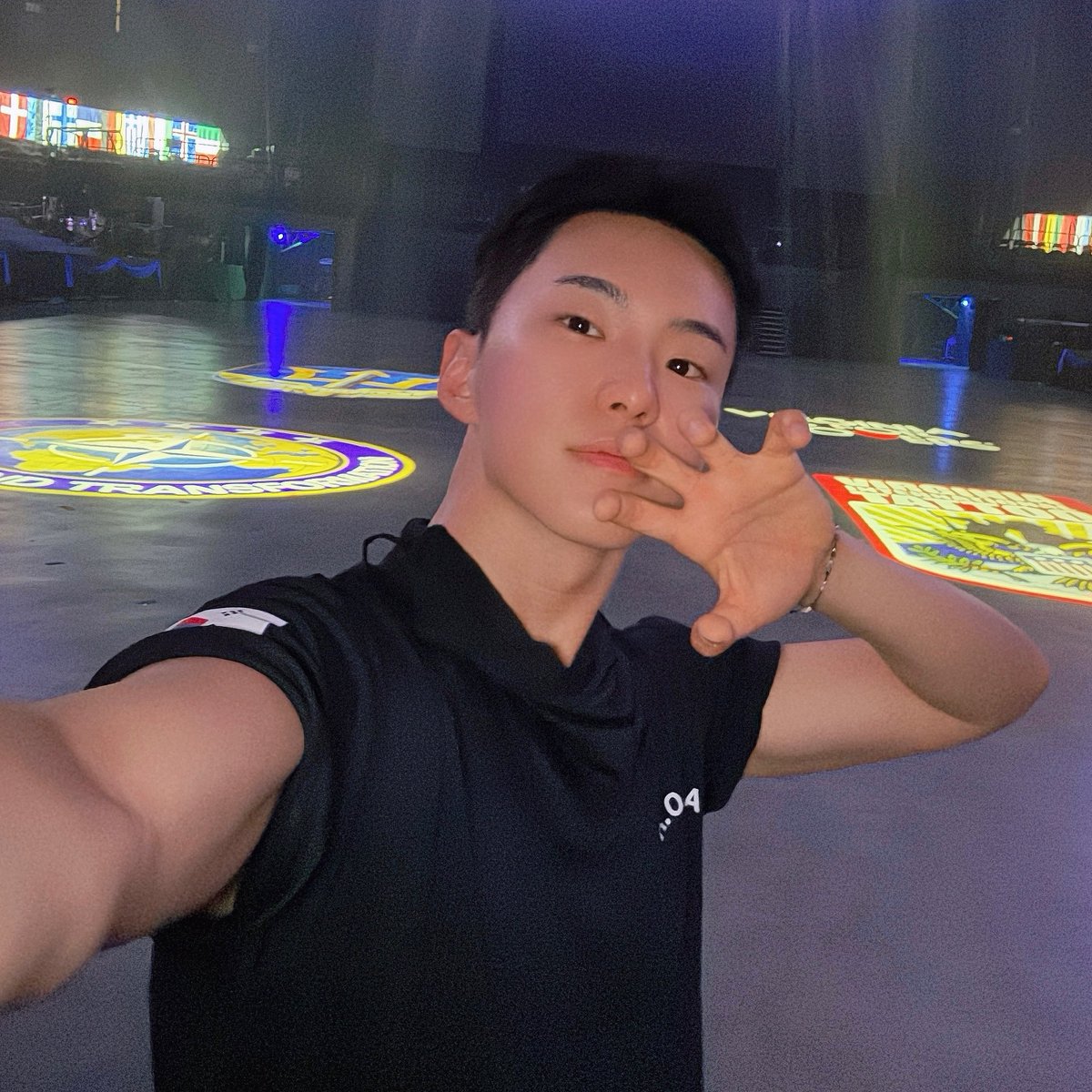 hammnyanya's tweet photo. 뭔가 근육만으로 키운건 아니고 전체적으로 살도 좀 붙고 팔 근육이 보이게 된 거 같은데 팔만 보면 엥 둔둔해졌나? 싶다가도 사람들 사이에서 보면 까시인게 쥐만의 꼴포인듯♡♡♡ https://t.co/6iOuXQA1SL