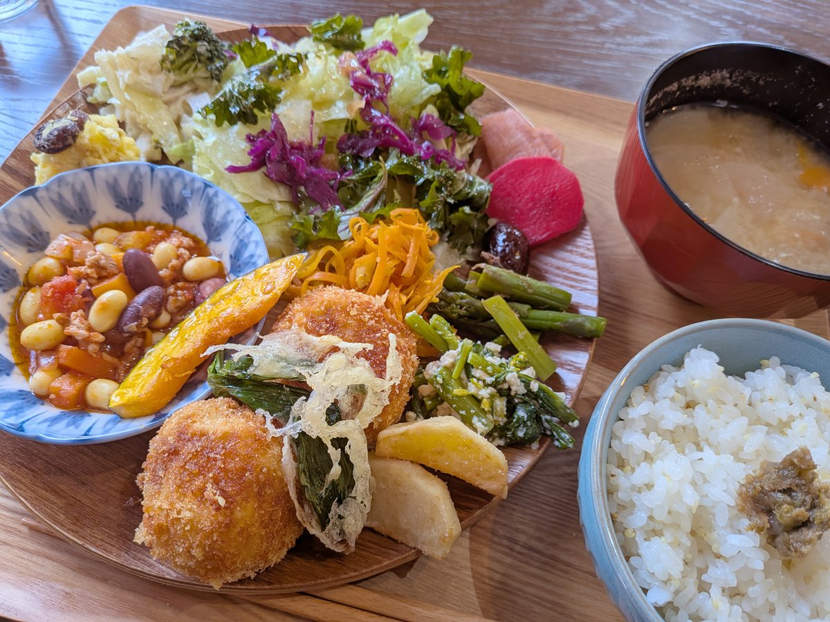 gelshoku's tweet image. 上高地散策の後のランチは
農家レストランOluOlu　オルオル
で野菜プレート
野菜たっぷり、豆類が美味い

#農家レストラン
#農家レストランoluolu
#farmtotable
#野菜ランチプレート
#OluOlu
#オルオル