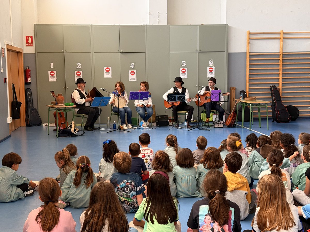 CEIP ELVIRA LINDO tweet media