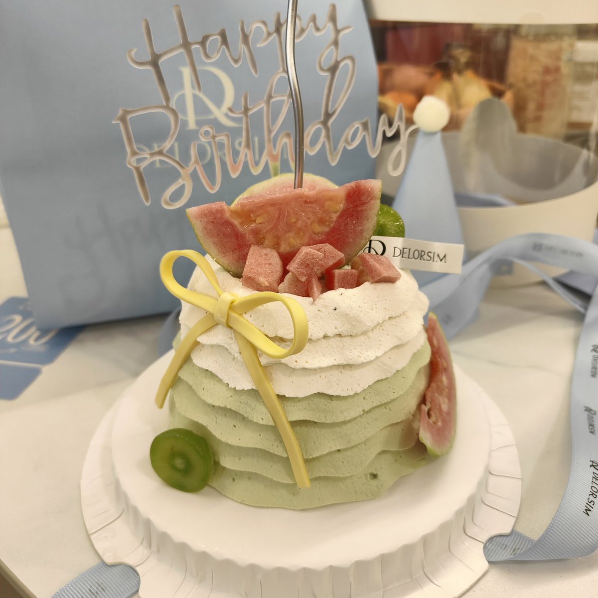 今年の風船🎈とケーキ🎂
今年は趣味を描く時間開けますように😭🙏