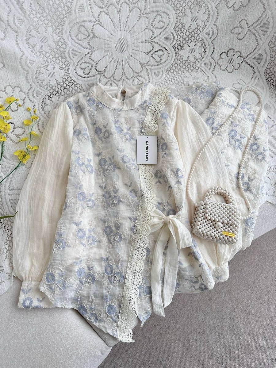 estheticalism's tweet photo. Sulit bersikap biasa aja kalau nemu baju secantik ini, auto masuk wishlist gasii 😭 https://t.co/wu6ZLfxXHr
