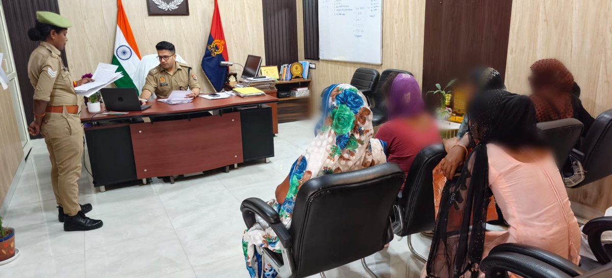#जनसुनवाई

पुलिस अधीक्षक पीलीभीत के निर्देशन में अपर पुलिस अधीक्षक पीलीभीत द्वारा पुलिस कार्यालय में आये फरियादियों की समस्याओं को विस्तारपूर्वक सुनकर गुणवत्तापूर्ण व समयबद्ध निस्तारण करने हेतु सम्बन्धित को निर्देशित किया गया।

<a href="/adgzonebareilly/">ADG Zone Bareilly</a> 
<a href="/igrangebareilly/">DIG RANGE BAREILLY</a> 
<a href="/Uppolice/">UP POLICE</a>