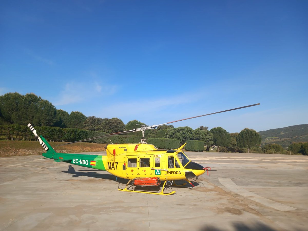 Plan_INFOCA's tweet image. POSICIONAMIENTO 🚁 | Damos la bienvenida a pilotos y tripulación del helicóptero semipesado, modelo Bell 212, MA-7. Ya posicionado en el #CEDEFO de #Ronda (#Málaga), hoy es su primer día de servicio.

¡Buena campaña compañeros!
