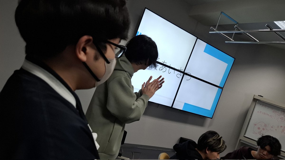 S_D_esports's tweet photo. 今日は新入生歓迎会を部室で行いました!!😊
新入部員と仲良くボドゲとスマブラ中🎮
これから45名の部員で活動していきます^^
よろしくお願いします!!🙏🙏 https://t.co/fmXBfh7HDP
