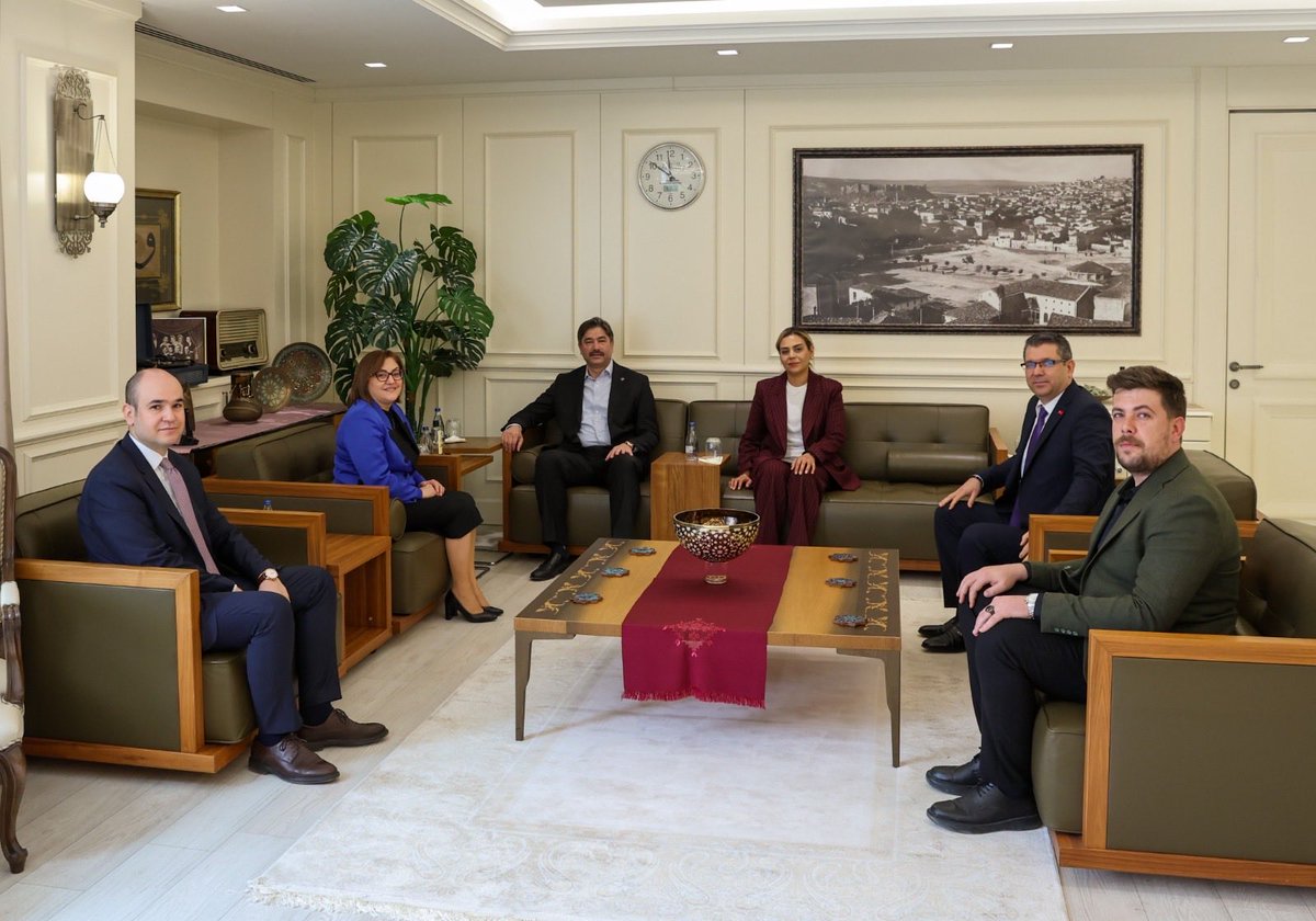 Genel Başkanımız 
Levent Uslu 

Gaziantep Şube Başkanımız
Seçil Özsöyler Kuzu ile 

Gaziantep Büyükşehir 
Belediye Başkanı 
Fatma Şahin’i ziyaret ederek istişaler gerçekleştirdi.

Nazik ev sahipliği için teşekkür ederiz.

<a href="/FatmaSahin/">Fatma Şahin</a>
<a href="/GaziantepBeld/">Gaziantep Büyükşehir</a>
<a href="/BembirsenGantep/">BemBirSen27</a>