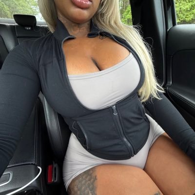 Olivia Vicky tweet media