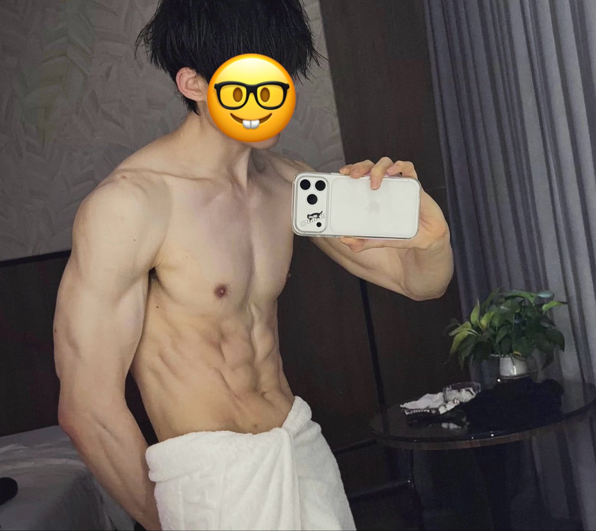 ImsoFscared's tweet photo. 出差酒店例行身材更新 https://t.co/vH0nFunlSH