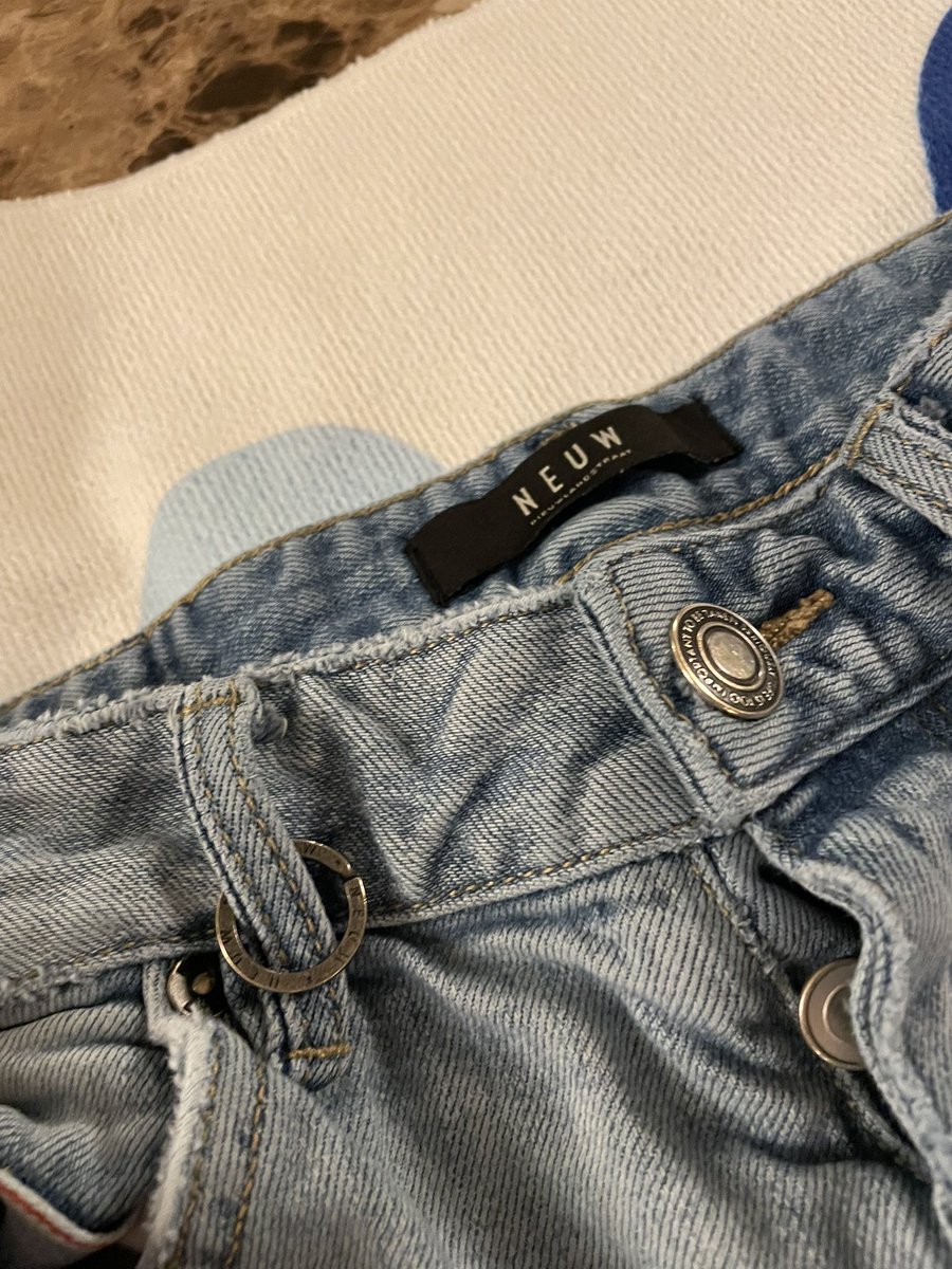 AM562onXbox's tweet image. @NEUW333 in the past I wore these jeans these NEUW IGGY Skinny jeans w28 L32  For about 5 years for about 5-6 days straight washing them overnight before before they got to this condition and they did cost $220 but they lasted about 13,000 hours I calculated #neuwdenim #jeans