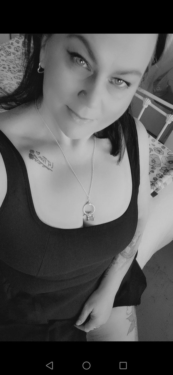 ʎǝlɹǝqɯı⋊ ǝuuɐxoᴚ tweet media