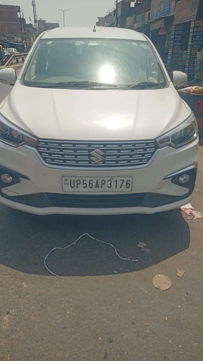 SongsAshish's tweet image. #महराजगंज: कोल्हुई कस्बे में दबंगों का सरेआम दबदबा 
लग्जरी गाड़ियां बीच सड़क खड़ी कर लगाया जा रहा जाम, आम जनता घंटों परेशान।
गाड़ी खड़ी कर लोग हो जाते हैं गायब, ट्रैफिक पूरी तरह ठप।
स्थानीय प्रशासन खामोश—कब होगी कार्रवाई?
#TrafficJam @Uppolice #LawAndOrder @maharajganjpol