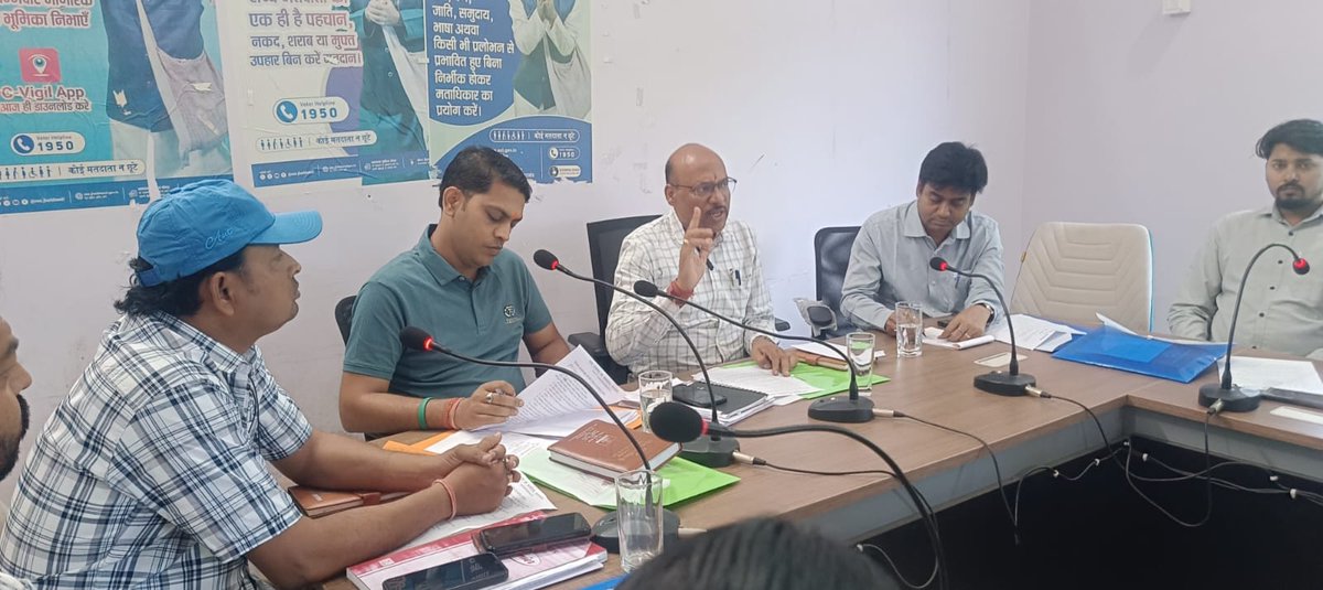 prabhatkhabar's tweet image. झारखंड: सरायकेला नगर पंचायत की पहली बोर्ड मीटिंग शुरू. अध्यक्ष मनोज चौधरी ने योजनाओं का लाभ समय पर जनता तक पहुंचाने के दिए निर्देश.

#Jharkhand #Saraikela #Municipality #Development #PublicService #PrabhatKhabar