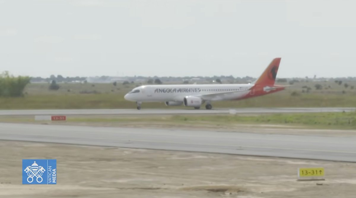 vaticannews_it's tweet image. #PapaLeoneXIV, nel terzo giorno in #Angola, è arrivato a #Saurimo alle ore 9.16 ora locale, per visitare una casa di accoglienza per anziani e celebrare la Messa