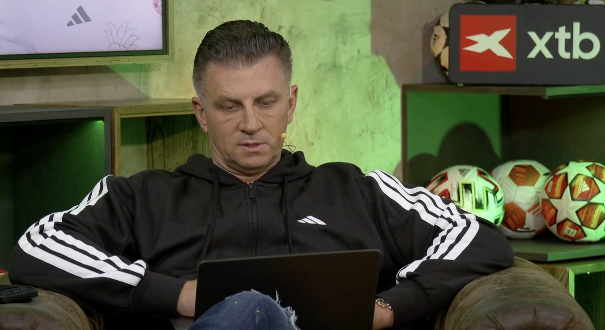 Sportowy_Kanal's tweet photo. 🗣️ @BorekMati: - Jest od wczoraj w Krakowie Bartek Grzelak. Kibice mogli go lepiej poznać na naszej antenie. Luka Elnser kilka razy rzucał papierami i nie przyjmowano tej dymisji, ale to pewnie kwestia godzin czy dni, gdy Bartek Grzelak zostanie ogłoszony nowym trenerem Cracovii. https://t.co/lDqCYLNyBg