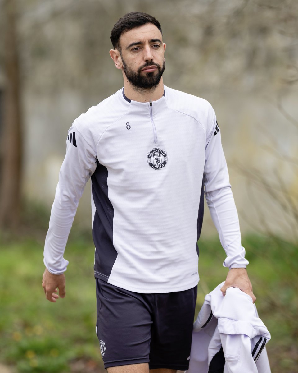 <a href="/FabrizioRomano/">Fabrizio Romano</a> Don't cap, Pep, you know damn well who's owning the Premier League this season. 
Bruno Miguel Fernandes. 🔥🇵🇹