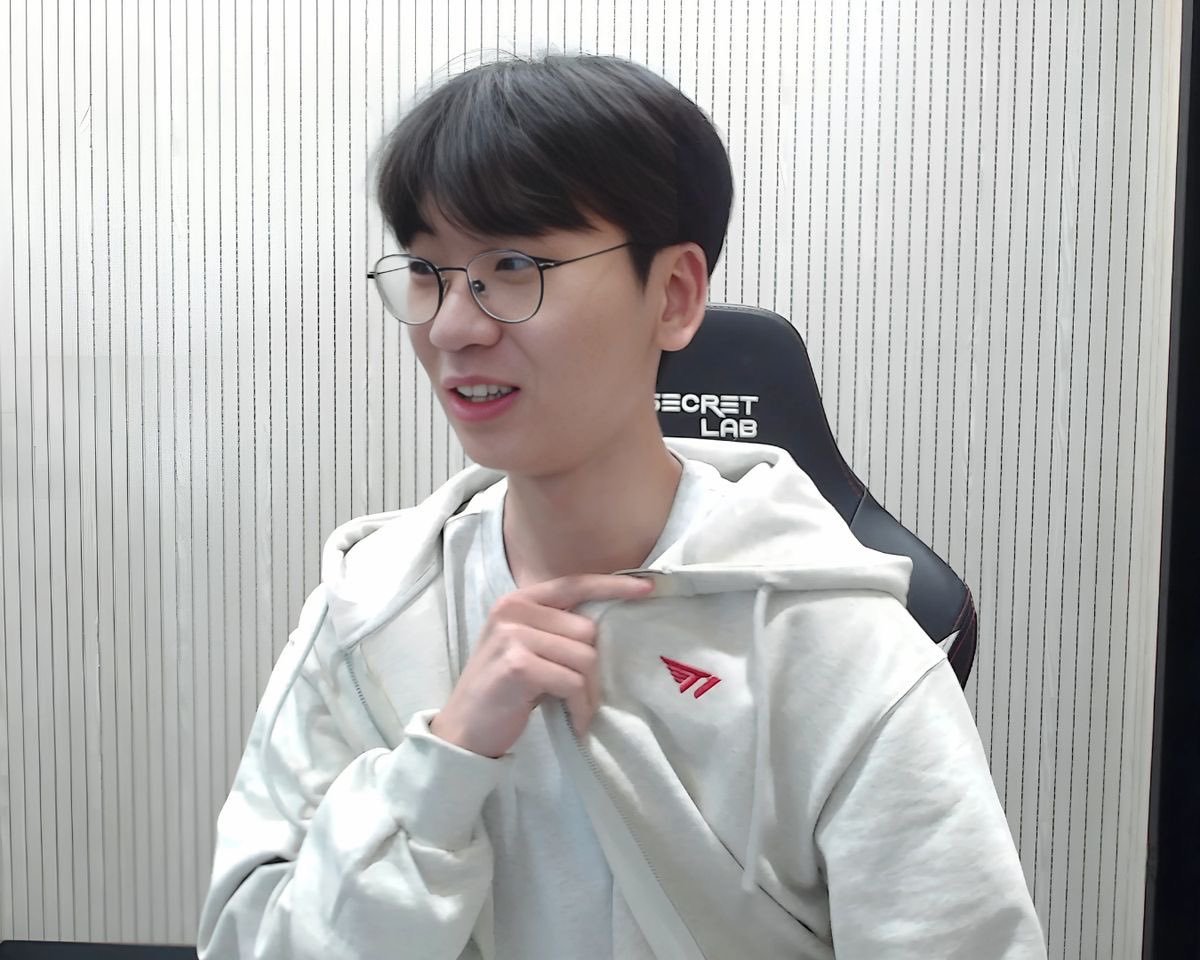 ellie 🐧🍀 tweet media