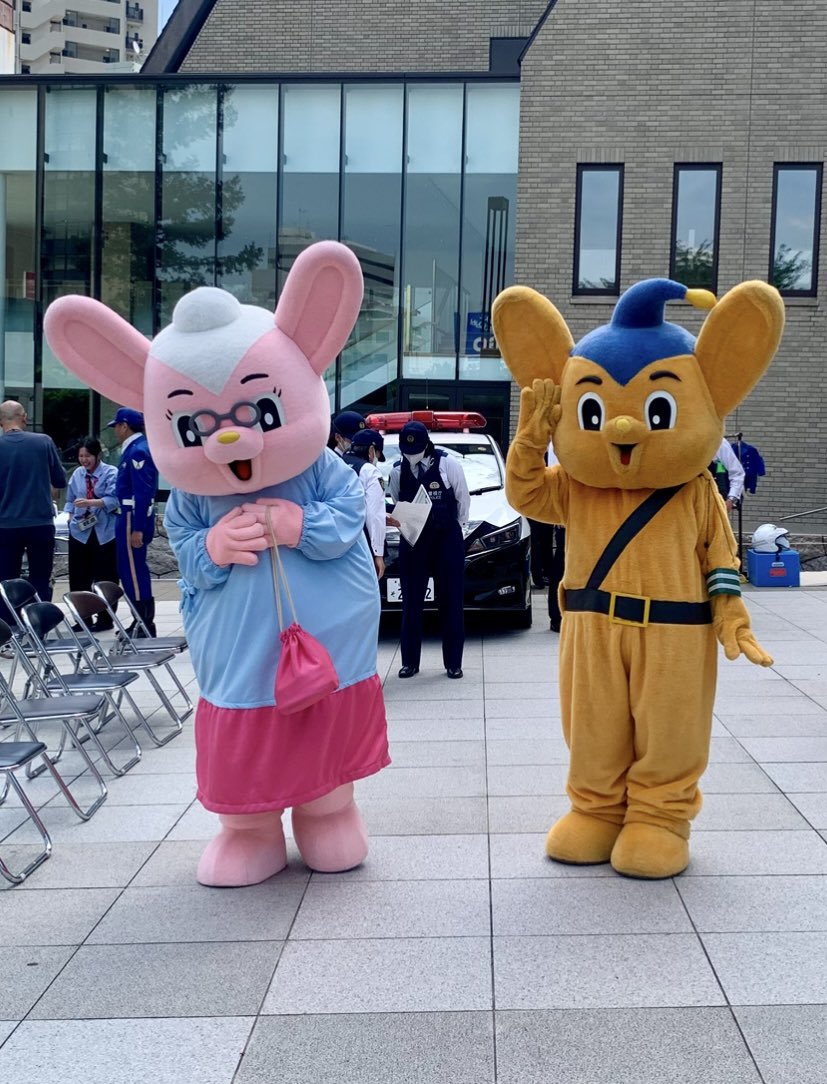 corigowasu's tweet photo. ピーポくん
ピーポくんと、おばあさん
お母さん
おじいちゃん
👮 https://t.co/Z6Ag3G03av