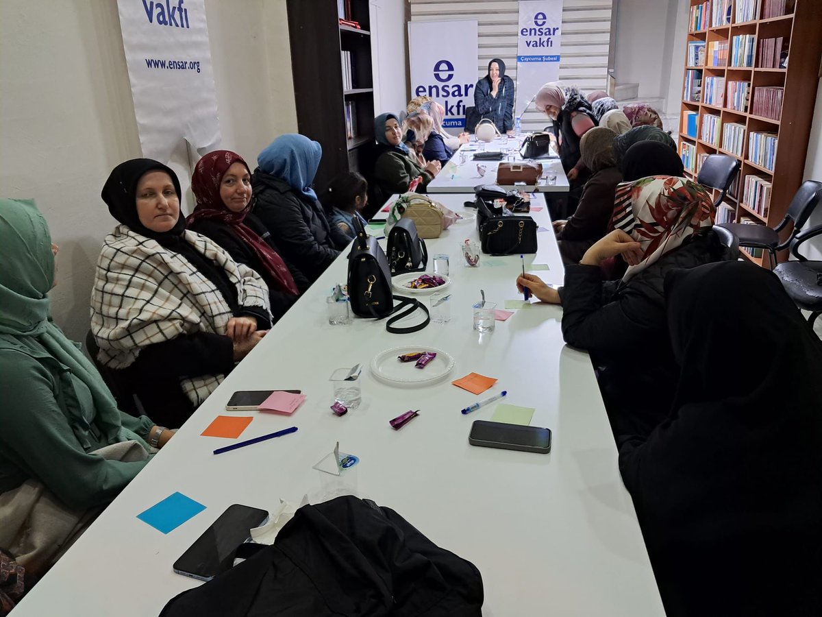 🔵 Çaycuma'da Kadınlara Yönelik Aile ve İletişim Programı 

Ensar Vakfı Çaycuma Şubesi'nin düzenlediği etkinlikte, Aile Danışmanı Saliha Yüksel kadınlara aile yapısı, iletişim ve bireysel gelişim konularında önemli bilgiler aktardı. 👇

🔗 ensar.org/haber/2026/04/… #EnsarVakfı
