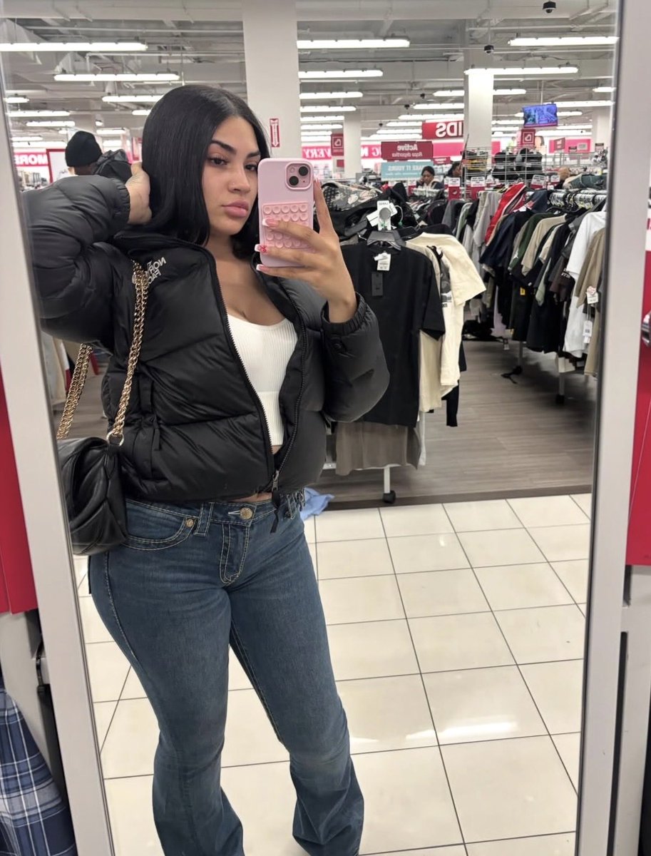 ElizabethJvrb2t's tweet photo. What’s popping 🍭❤️ https://t.co/zrMRN17mSS