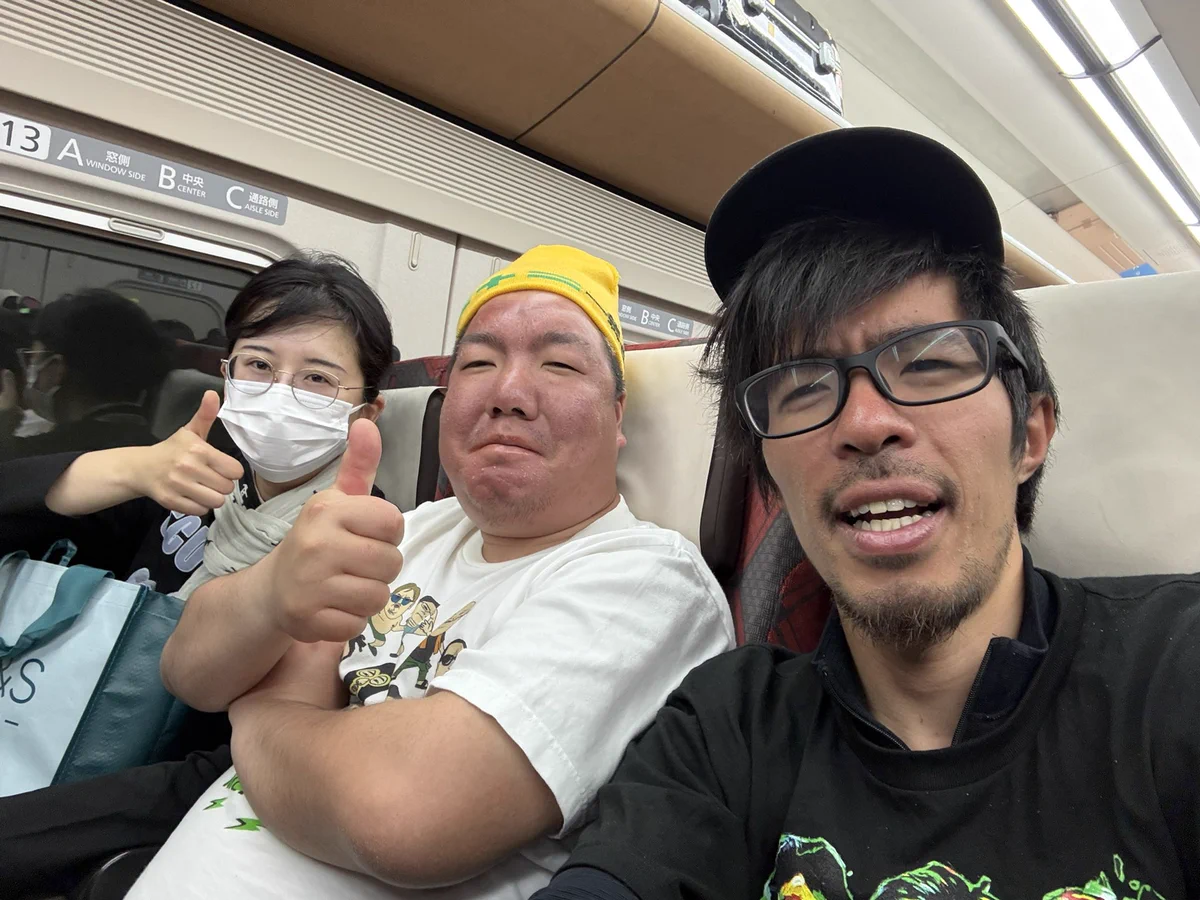 HGVcwkmbAAARXw_?format=webp&