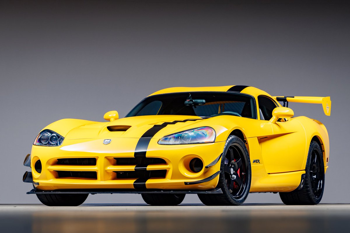 KingOfMopar1's tweet image. 2009 Dodge Viper SRT-10 ACR finished in Viper Race Yellow