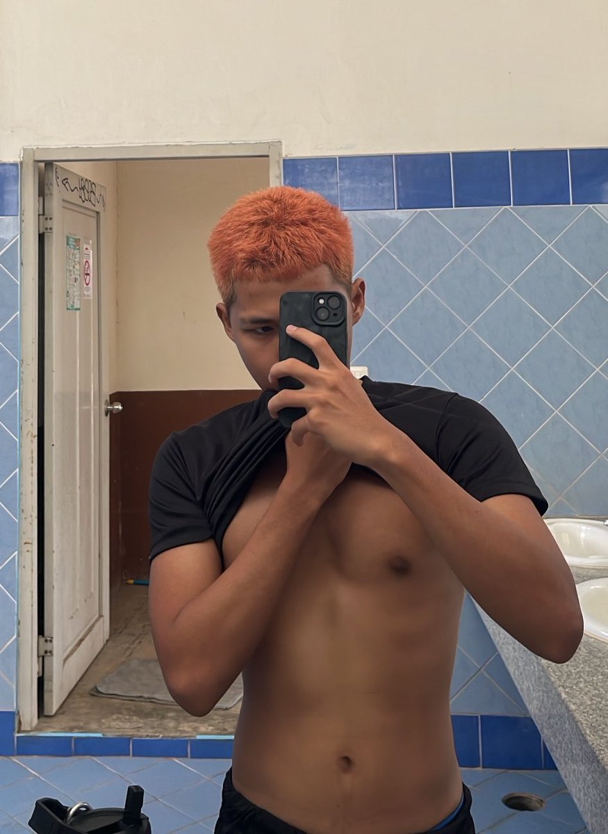 LOOKCHIN tweet media