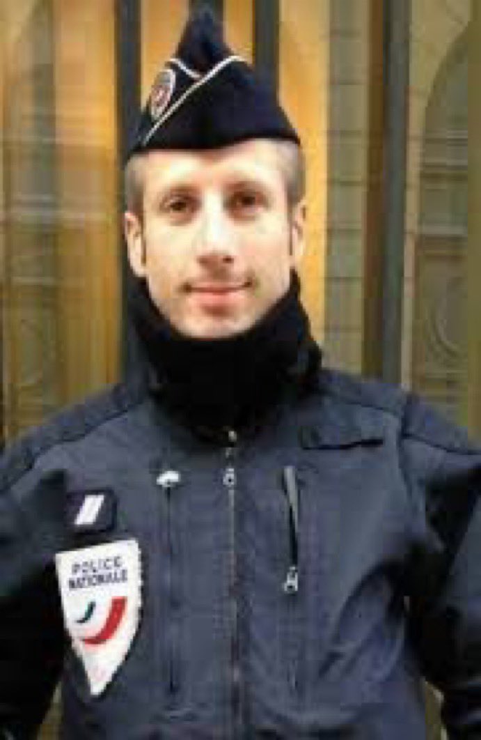 JcBrisard's tweet image. Il y a 9 ans, le 20 avril 2017, sur les Champs-Elysées, le policier Xavier Jugelé était assassiné, victime du terrorisme islamiste #NeverForget