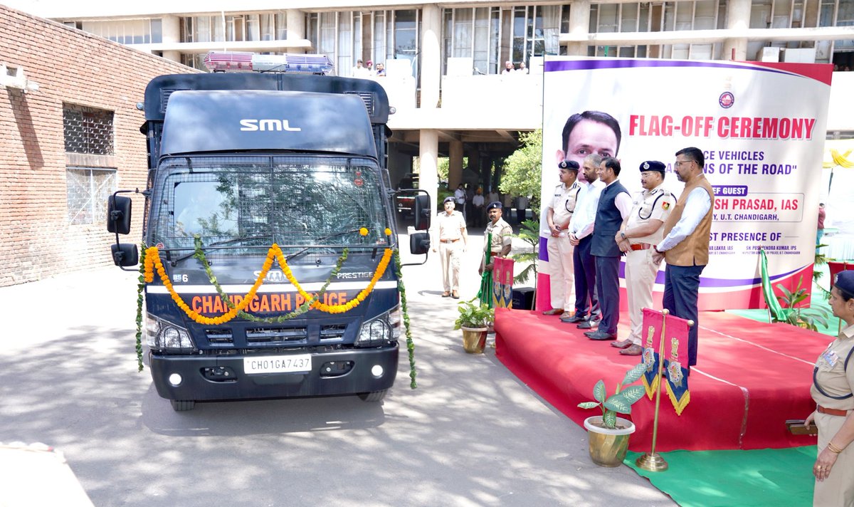 chandigarh_admn's tweet photo. Chief Secretary Shri H. Rajesh Prasad flagged off 55 newly inducted @ChdPol vehicles under the theme “Guardians of the Road” at Police Headquarters. He appreciated fleet modernization and stressed prompt response &amp; effective policing for enhanced public safety &amp; citizen services. https://t.co/Ux2r8YpitE