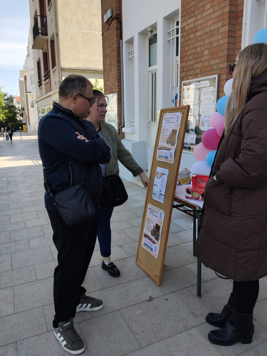 Maxime92Robin's tweet photo. Le 19 avril,@100Chatillon était présent lors d’une matinée solidaire avec vente de chocolats au profit de Yam’School.Les bénévoles se sont mobilisés pour accompagner les jeunes en difficulté scolaire et promouvoir l’égalité des chances.
La solidarité locale fait la différence https://t.co/LQ316bnMGL