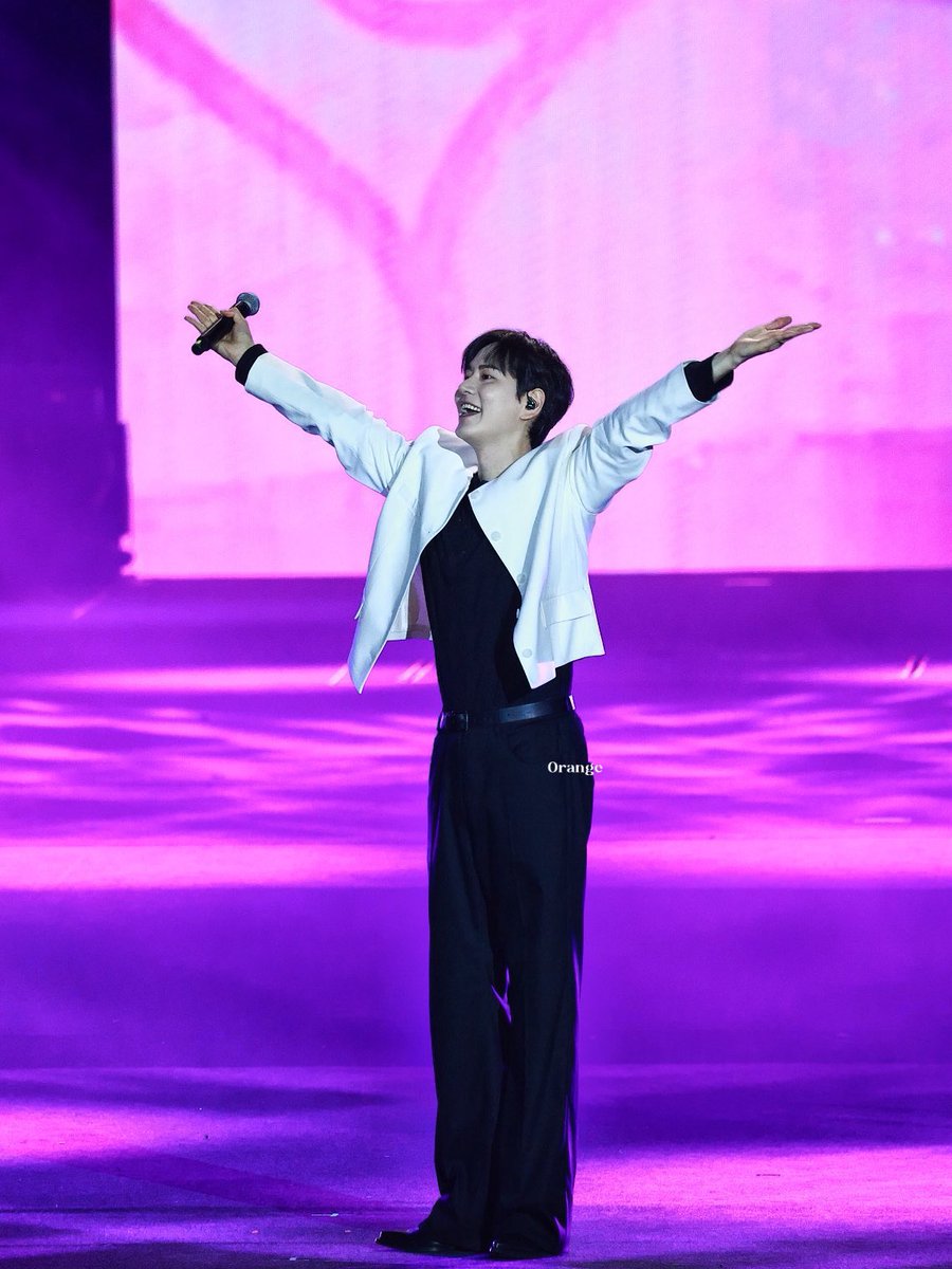 아 잠만….. 내 규현 팔척까시인데🥺….
#규현 #KYUHYUN