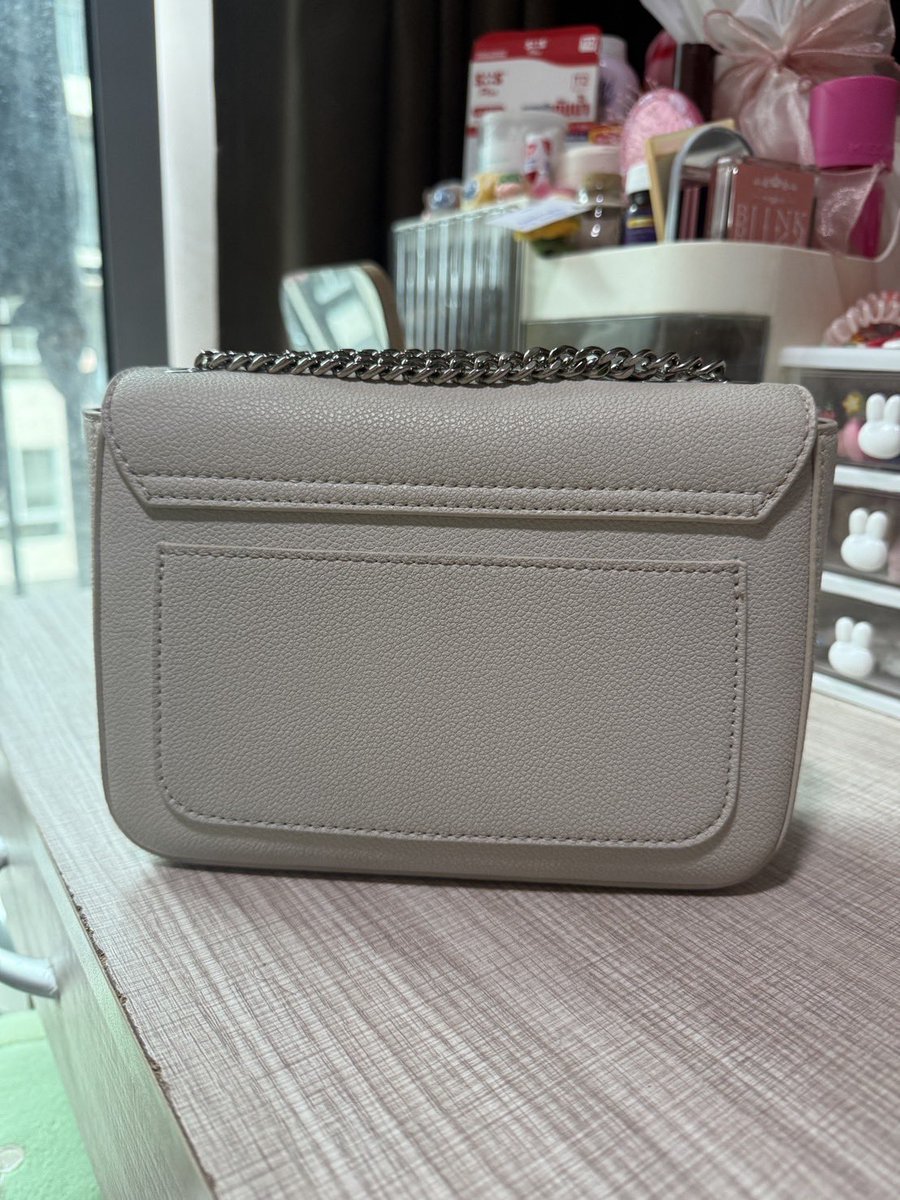 EntarX's tweet image. ส่งต่อกระเป๋า Charles &amp;amp; Keith 
🍅 : 1500 ฿ (ต่อรองได้)

มีเปื้อนนิดหน่อย แต่ถ้าใช้น้ำยาเช็ดน่าจะออก
ค่าส่งคิดตามจริง นัดรับได้ค่ะะะะ
สอบถามดูรูปเพิ่มเติมได้น้าาา 

#กระเป๋าcharles #ส่งต่อกระเป๋า #charles #ส่งต่อเสื้อผ้า #กระเป๋ามือสอง