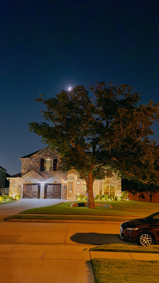 dard_e_disco_'s tweet image. Which cities tell your story better—
the one that made you, or the one that changed you?

For me: Karachi made me.
Dallas shaped me.
Dubai is polishing me. 

#cities #story #life