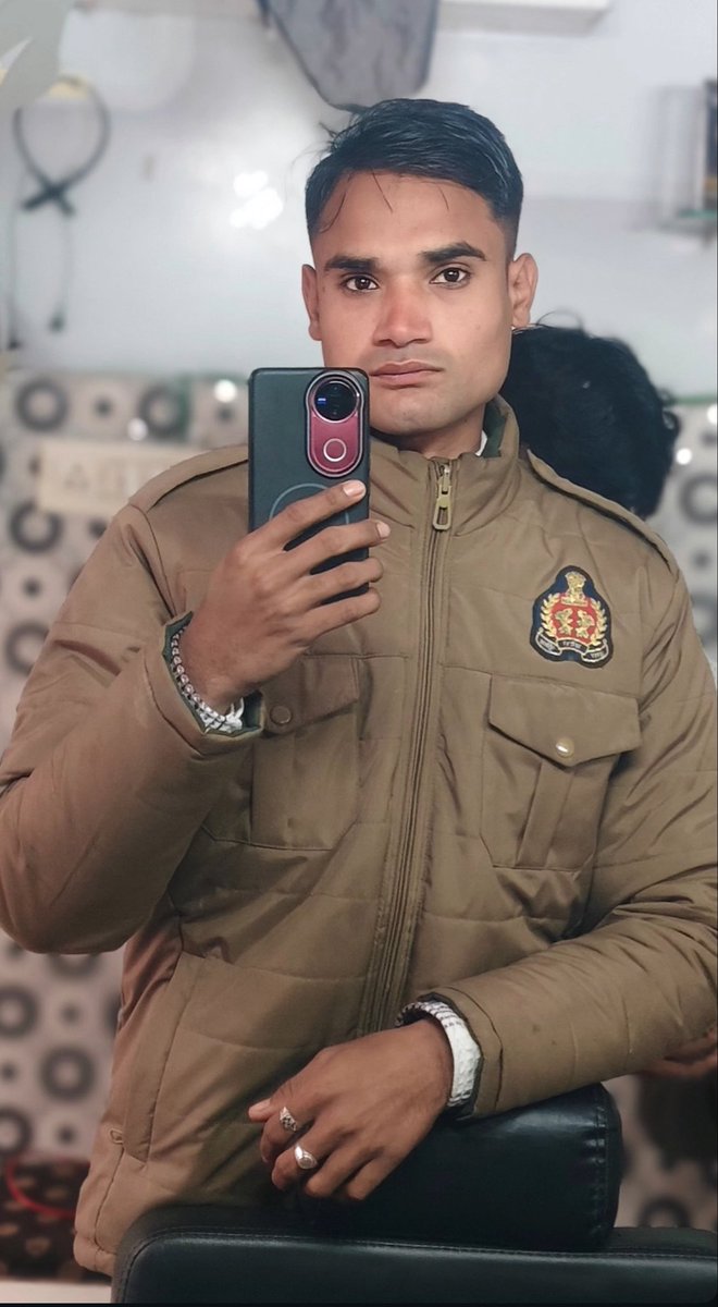 hrd_official_'s tweet photo. #UP पुलिस का सिपाही हसन खान 

हिंदू महिलाओं की वीडियो बनाकर वायरल कर रहा... है

Hello @Uppolice संज्ञान लेकर बर्खास्त करें इस घटिया सोच वाले जानवर को सेवा से...
@dgpup @UPGovt @CMOfficeUP @myogiadityanath 
Repost.... जबतक ये सूअर बर्खास्त न हो✊ https://t.co/8EzcyG9DkL