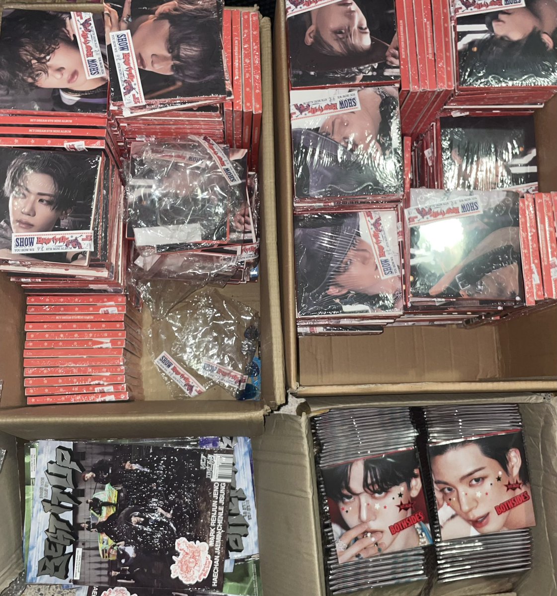moomookrob's tweet photo. รีทวิตแจก 2 อัลบั้ม

🫶🏻 อัลบั้ม ไม่แกะ พร้อมส่ง

💗 Bothsides poster 🛒 80 บาท
💗 Beat it up 🛒 80 บาท
💗 Digi biu 🛒 45 บาท

📮 ค่าส่ง 25 ต่อไป +5

👉🏻 สุ่มปก

📌 อัลบั้มอาจมีมุมยุบหรือบุบบ้าง

#ตลาดนัดnct #ตลาดนัดอซท https://t.co/Zz9itpeUXE