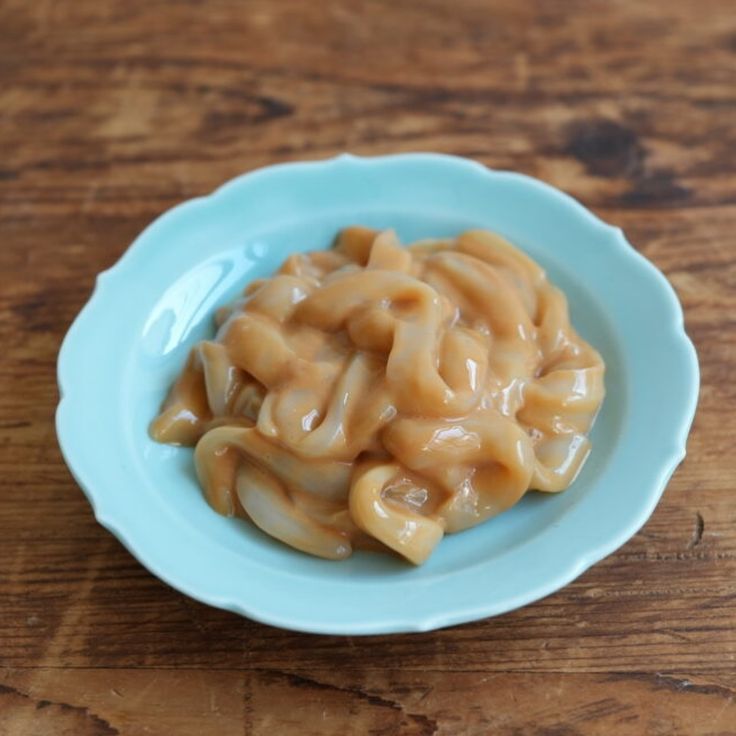 日本の皆さん、助けてください 
塩辛というものを発見して、正直大丈夫じゃないです 😭
生のイカの内臓を…自分の墨と塩で発酵させたもの 
読むのを止めて一度深呼吸しました 😳
白子に驚いて、フグに驚いて。でもこれは…全く別次元です 😭