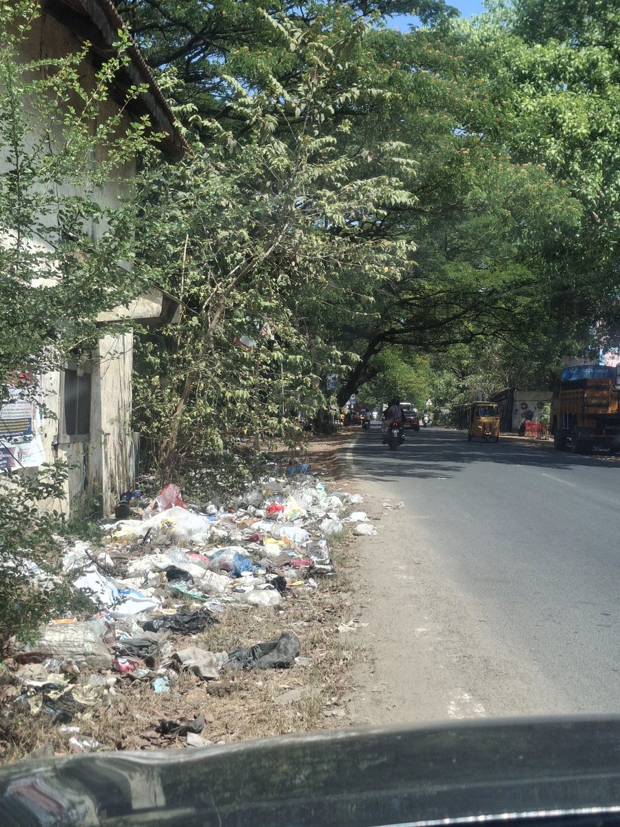 NithyaBalaji24's tweet photo. @chennaicorp Garbage on either sides as soon as you get down from loco bridge and travel towards ayanavaram. Pathetic it is. https://t.co/Dcr6xXDKO9