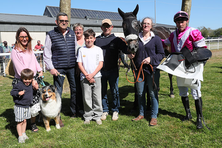 GabrielLeenders's tweet image. 🥇🥇🥇6 partants, 3 victoires, une 2nde place et une 5° place sur les derniers jours de courses... #onlacherien !

🏆KELLE KIFF, Lyon
🏆GLORIOUS DREAM, La Roche S/ Yon
🏆MICA DE KERZA, La Roche S/ Yon
🥈COTON STAR, Lyon
5⃣RUNWAY NUMBER NINE, La Roche S/ Yon
6⃣ZARFLIGHT, Lyon