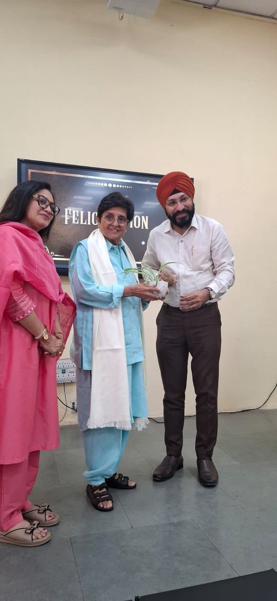 Kiran Bedi tweet media