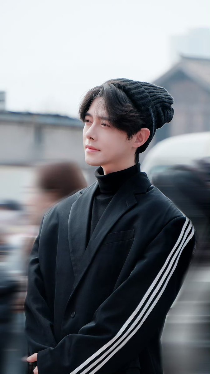 #throwbackFYL  2026.03.18 FYL studio’s weibo updated. 

🎥วันเปิดกล้อง ซีรีส์ #Liveforever #长生契 
👏🏻 开机大吉！

มาร่วมเดินทางไปกับ หนิงฉางเยว่ #ฟางอี้หลุน ในพันธสัญญาแห่งความเป็นอมตะที่ก้าวข้ามผ่านกาลเวลานับพันปี

Cr. weibo方逸伦工作室

#方逸伦 #FangYilun​ #AlenFang