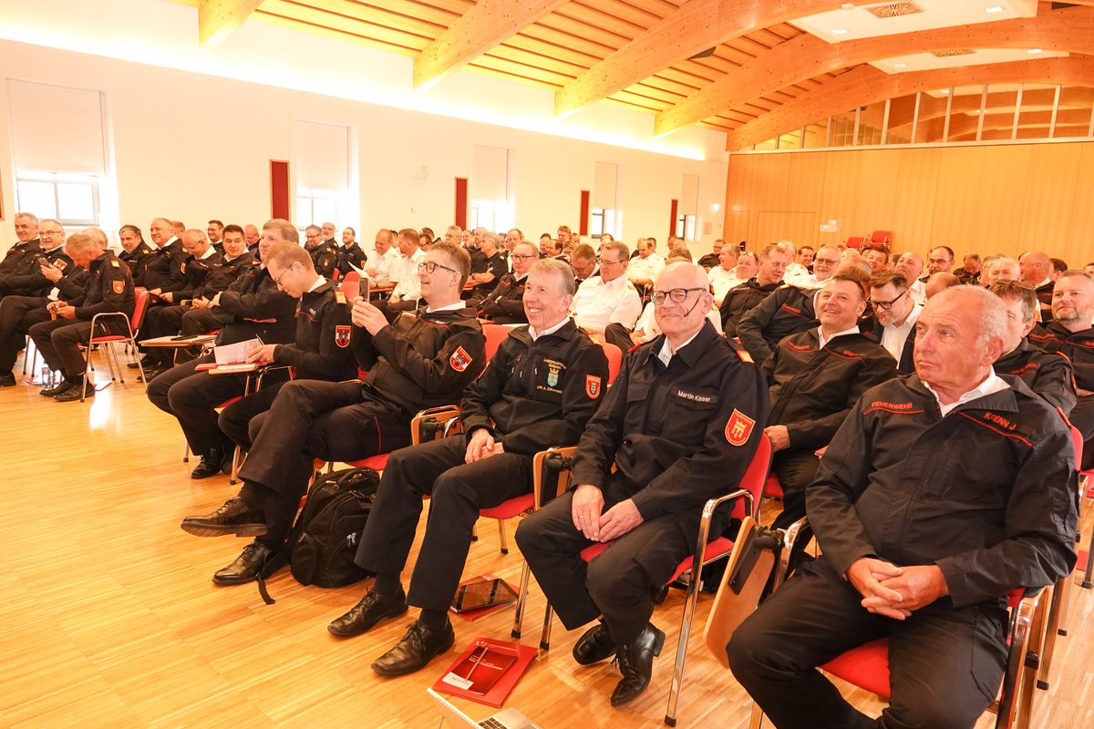 lfv_steiermark's tweet photo. ÖBFV-Führungsseminar 2026: „Führen über Generationen hinweg“ https://t.co/C6o9oBK78V https://t.co/YCWvmA6STR