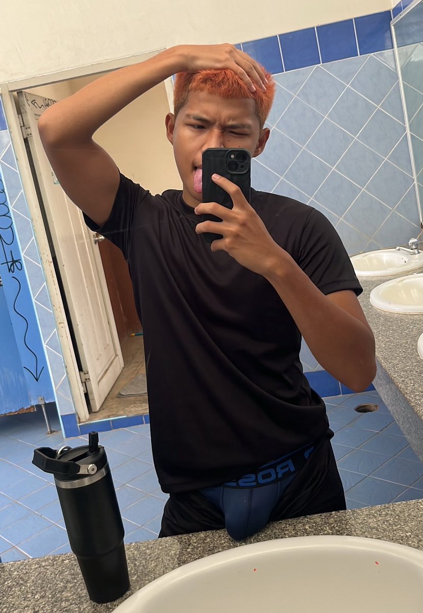 LOOKCHIN tweet media