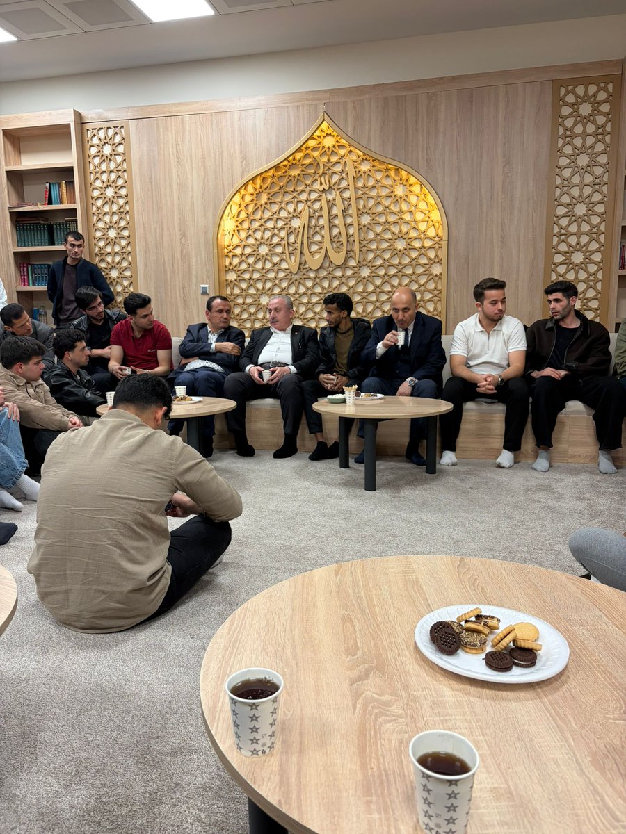 🔵 Maltepe'de Tecrübe Paylaşımı: Şentop Öğrencilerle Bir Arada

Eski TBMM Başkanı Mustafa Şentop, Maltepe'de üniversite öğrencileriyle buluşarak tecrübelerini paylaştı, gençlerin sorularını yanıtladı. 👇

🔗 ensar.org/haber/2026/04/… #EnsarVakfı #Maltepe