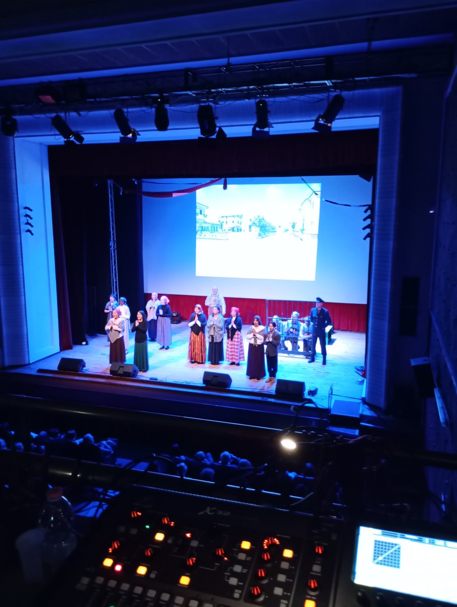 f_antognozzi's tweet photo. Il pomeriggio ci ha già dato tantissimo. 🎭

Lo spettacolo è andato benissimo e il cast è carico più che mai per la replica serale. L'energia in teatro si sente — e stasera sarà ancora più bello.

#storiadiunapresenza #18aprile #verona https://t.co/1MyVakbIiQ