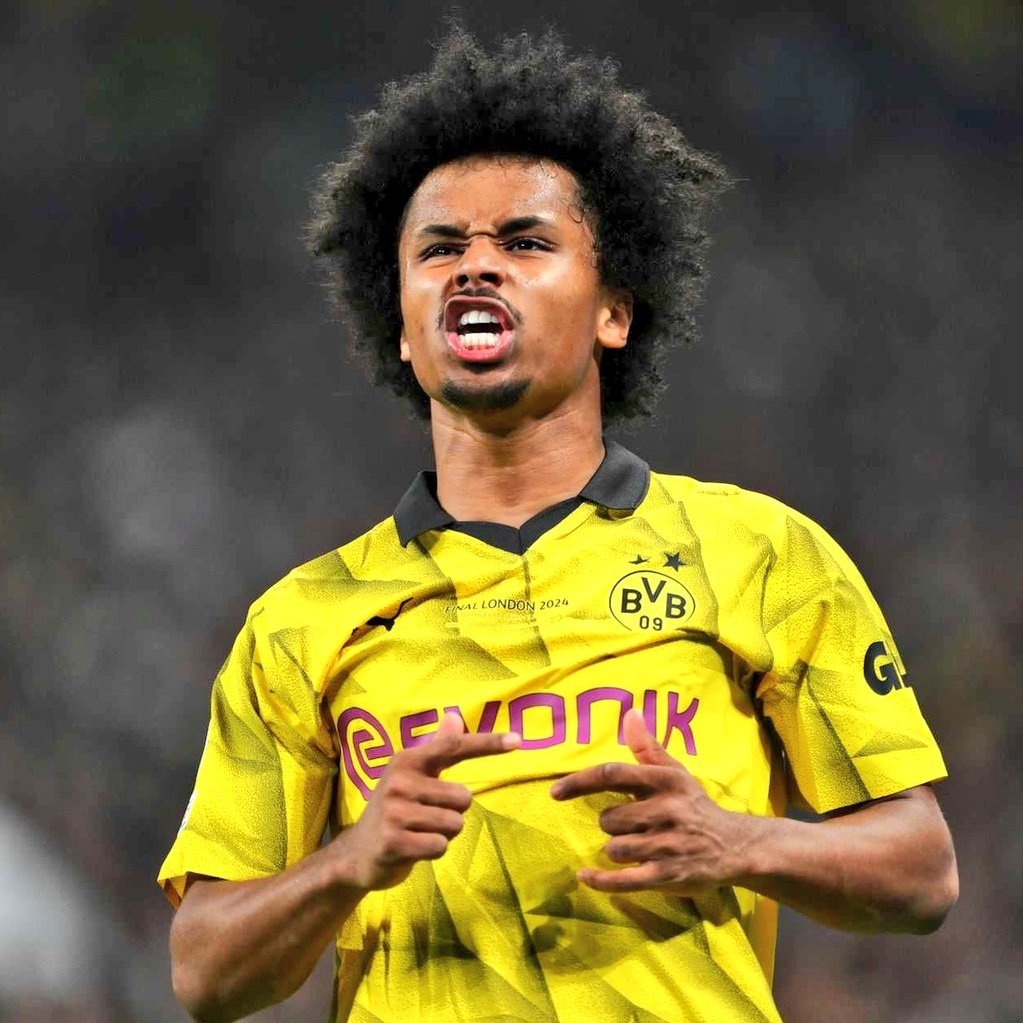 Stretford End tweet media