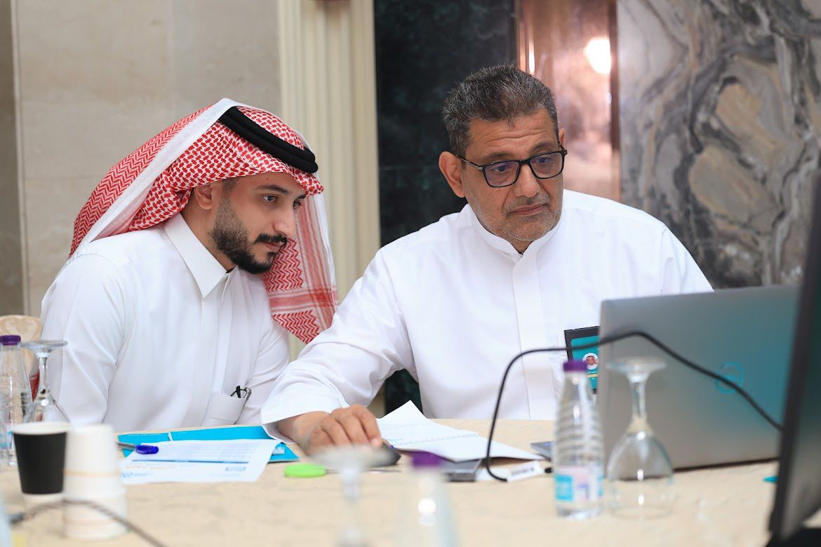zmzm290's tweet photo. تواصل الفرق أعمالها في #هاكثون_زمزم_للابتكار عبر مراجعة الأفكار وصقل الحلول وربطها باحتياج المستفيد وعموم أصحاب المصلحة، بما يعزّز قيمتها ويُسهم في قياس أثرها. https://t.co/CuoVLv8RY7
