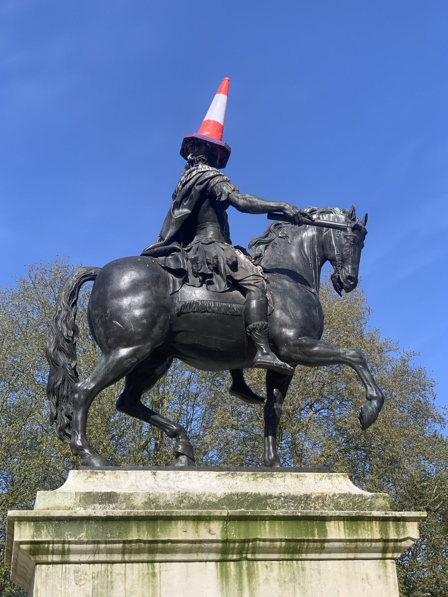CliveSSmith's tweet photo. William III in Bristol today: the majesty of the monarchy https://t.co/OvsUVzmLu7