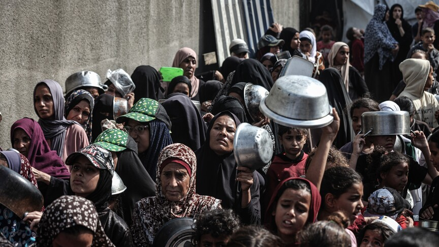 insani_yard's tweet photo. 🇵🇸 #Filistin Kadın İşleri Bakanı el-Halili, @UN_Women 'ın “#Gazze ’de savaşın kadınlar ve kız çocuklarına maliyeti” raporunun Gazze’deki kadın ve kızların ağırlaşan insani koşullarda yaşadığı acıları belgeleyen önemli bir uluslararası belge olduğunu söyledi.

#Palesti̇ne 

🔗 @anadoluajansi 
https://t.co/U55EdhIzNW