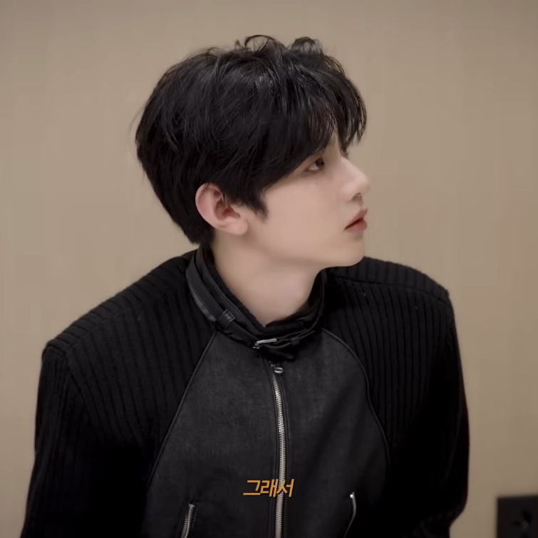 celeb_wish_list's tweet photo. ❏ WHO : #AND2BLE #앤더블 #장하오
❏ WHERE : Youtube 'AND2BLE' - Prologue AND2BLE (앤더블)
❏ BRAND : #RSSC #알에스에스씨
❏ ITEM : KNIT &amp; DENIM BELTED BIKER JACKET
❏ 출처 : Youtube 'AND2BLE' https://t.co/wWffMYKOmY