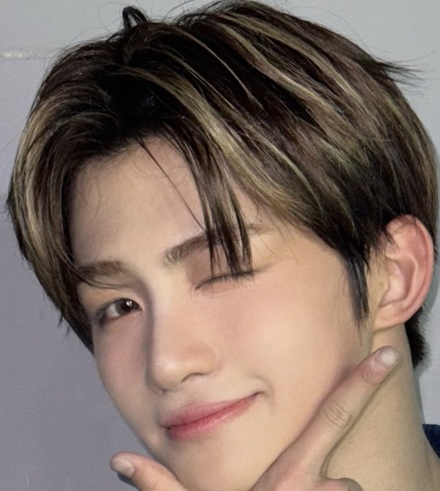 Jihoons Forehead tweet media