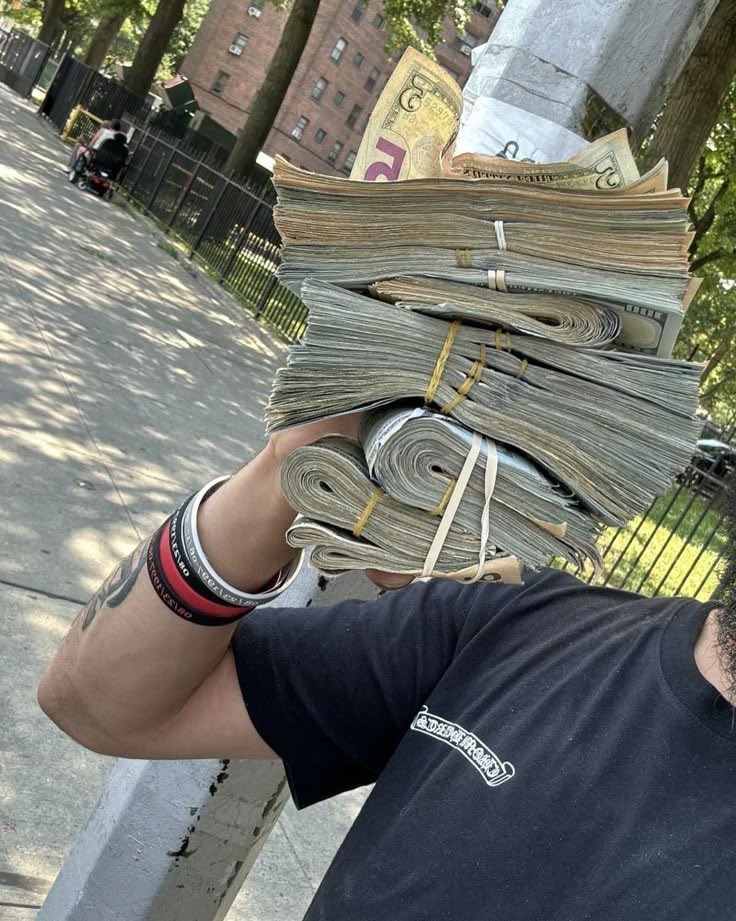 Bands💰 tweet media