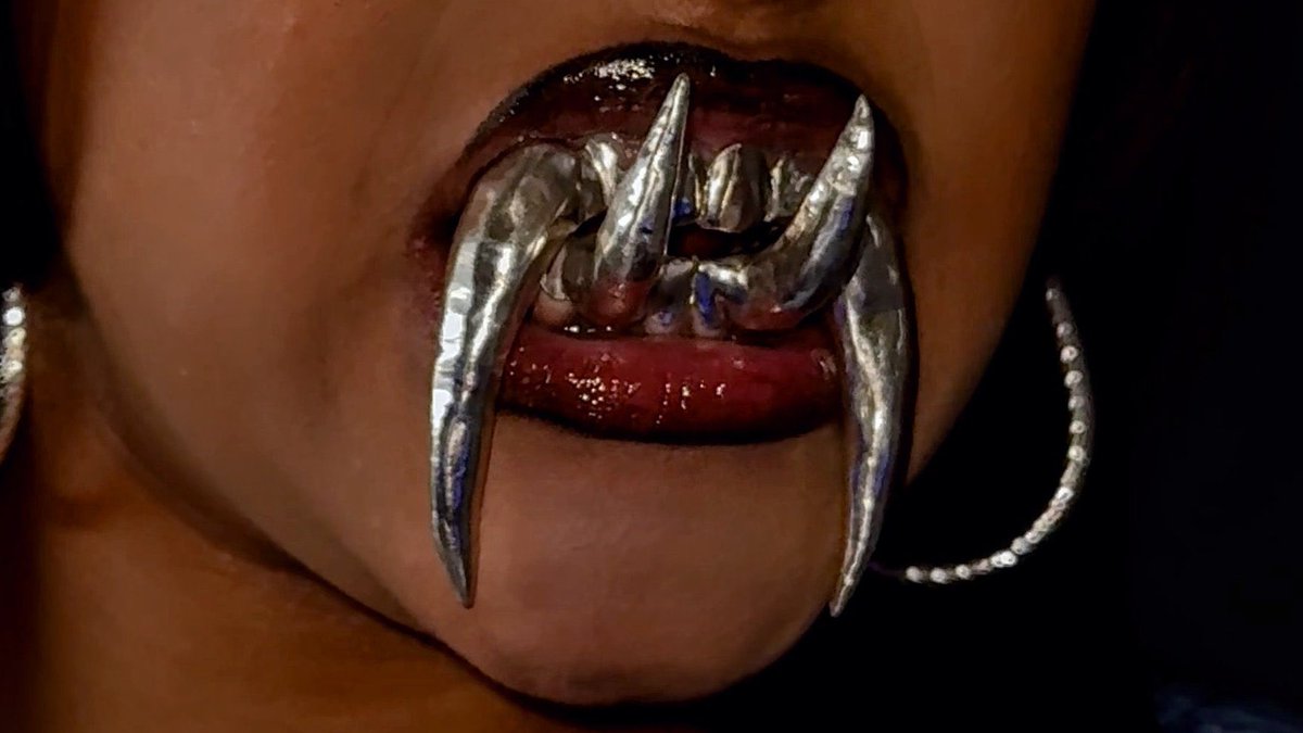 pmamtraveller's tweet photo. Tiger Grillz by Pariah Grillz for Jazmin Ciara. https://t.co/AOM5wIqbvX
